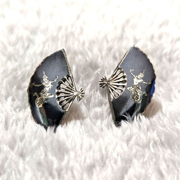 Vintage 30's-40's Sterling Silver Niello Dancer Screw Back Earrings Fan Shaped - Picture 7 of 8